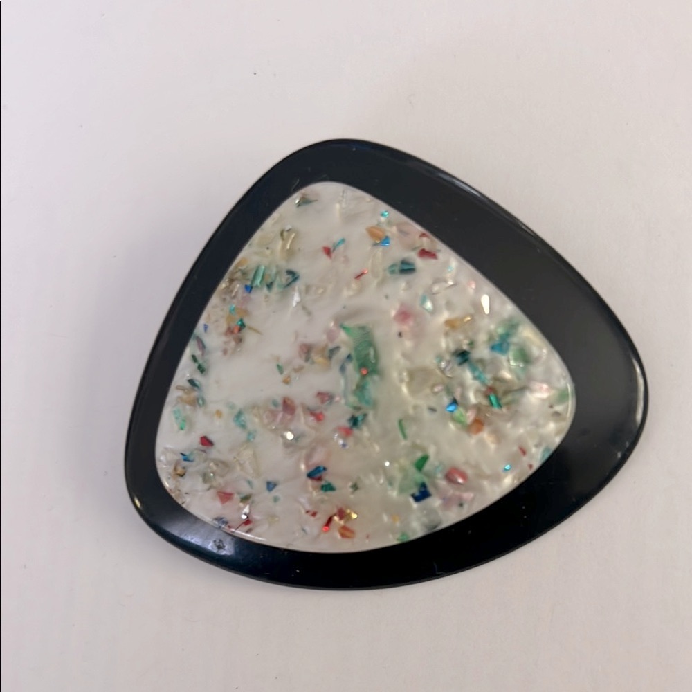 Brooch Acrylic GUC